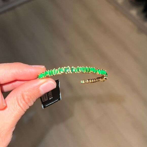 Gold baguette cuff bracelet - Picture 2 of 5